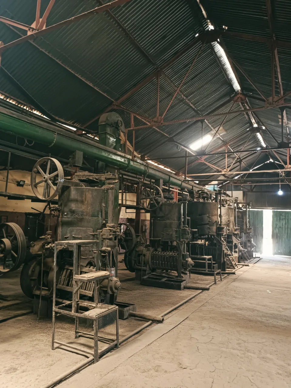 Expeller hall with oil presses at the Sennar mill